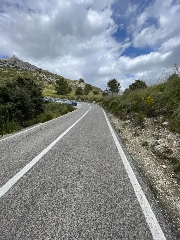 Lluc monnaber tunnel gorg blau cuber views cycling